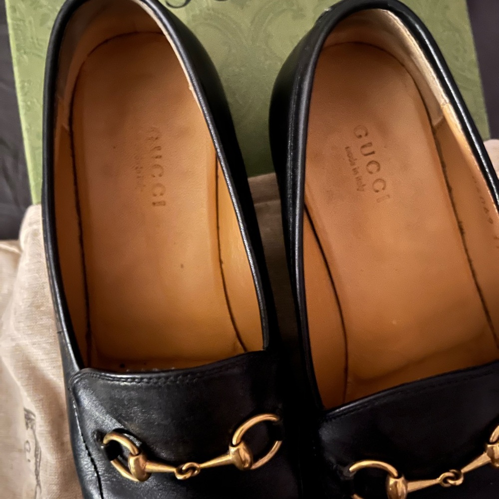 Gucci women’s Black Leather Loafers with Gold Hardware - Picture 3 of 6